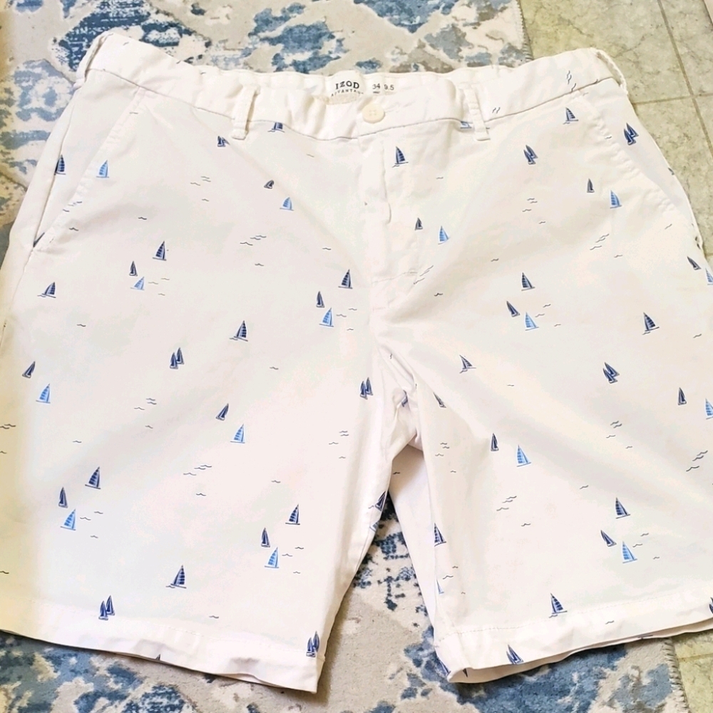 Izod White Men's Flat Front Shorts Waist 34